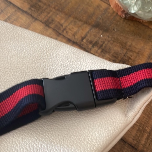 SOLD-Gucci Belt Bag⭐️ - Picture 7 of 16